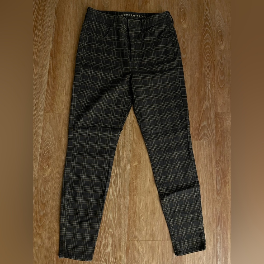 Women’s American Eagle jeggings Size 8 Brown Plaid, gently worn
